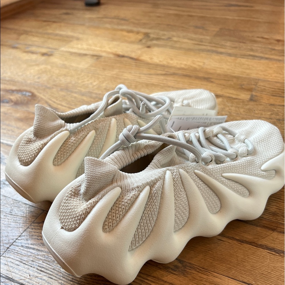 Yeezy 450 US 9 NEW!